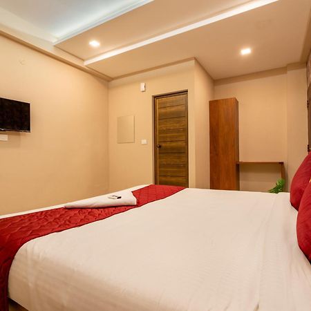 Yaad Residency Hotel Kochi ภายนอก รูปภาพ