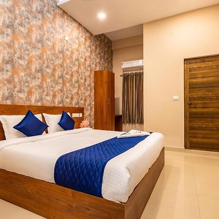 Yaad Residency Hotel Kochi ภายนอก รูปภาพ