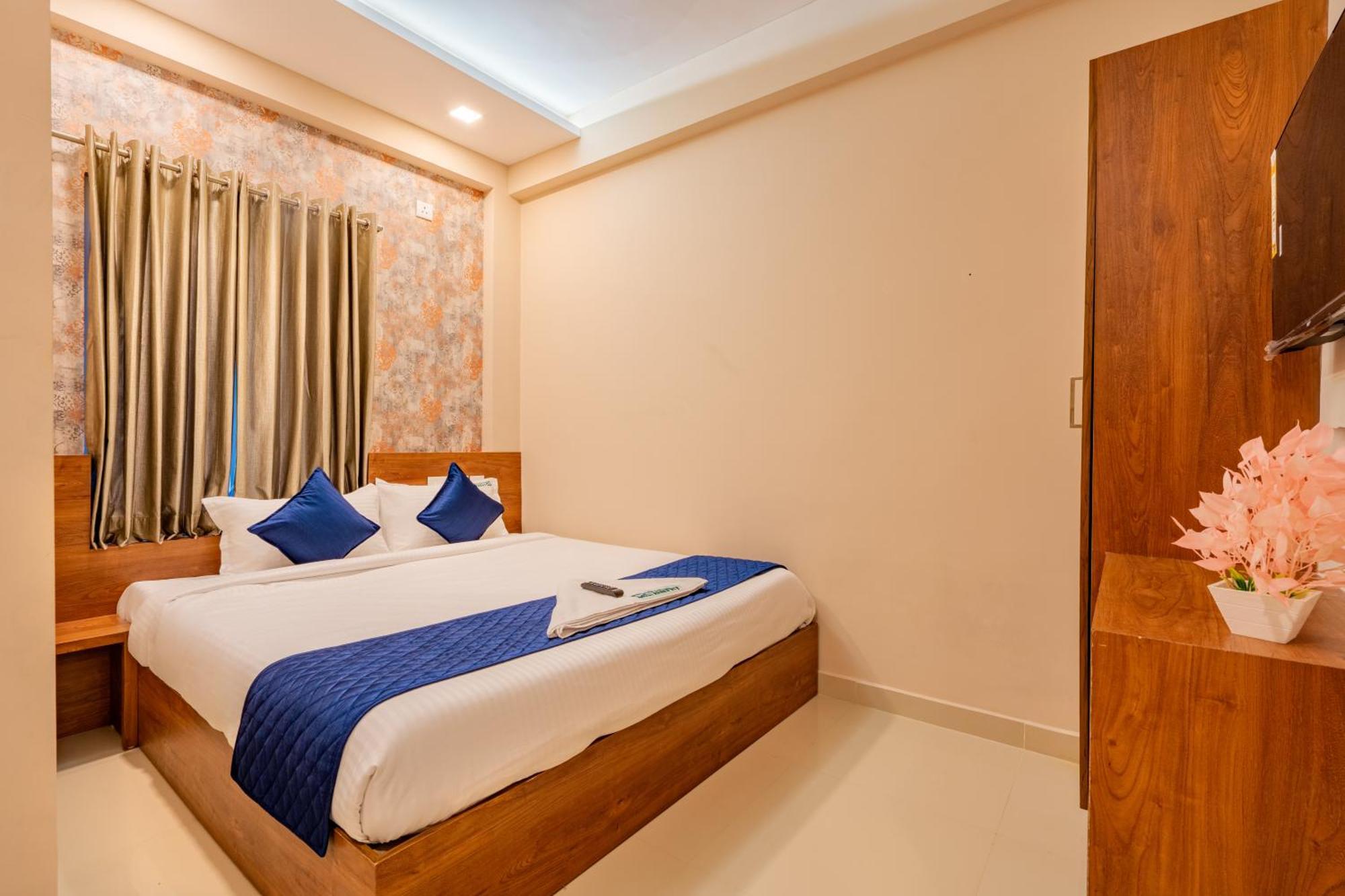 Yaad Residency Hotel Kochi ภายนอก รูปภาพ